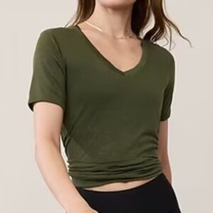 EUC Aspen Olive Athleta Breezy Scoop V Tee